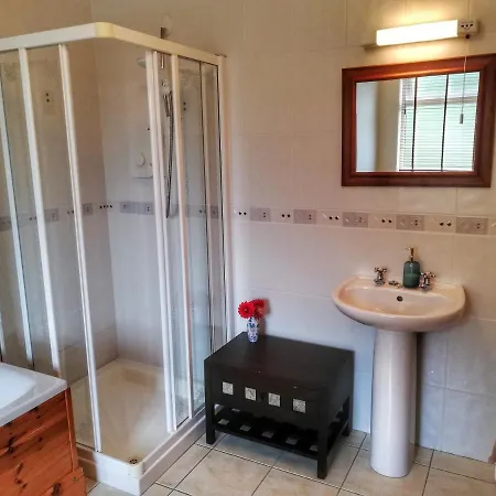 לינה וארוחת בוקר Two Eggs 3*