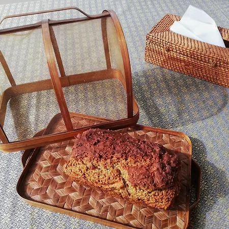 Two Eggs קנמארה